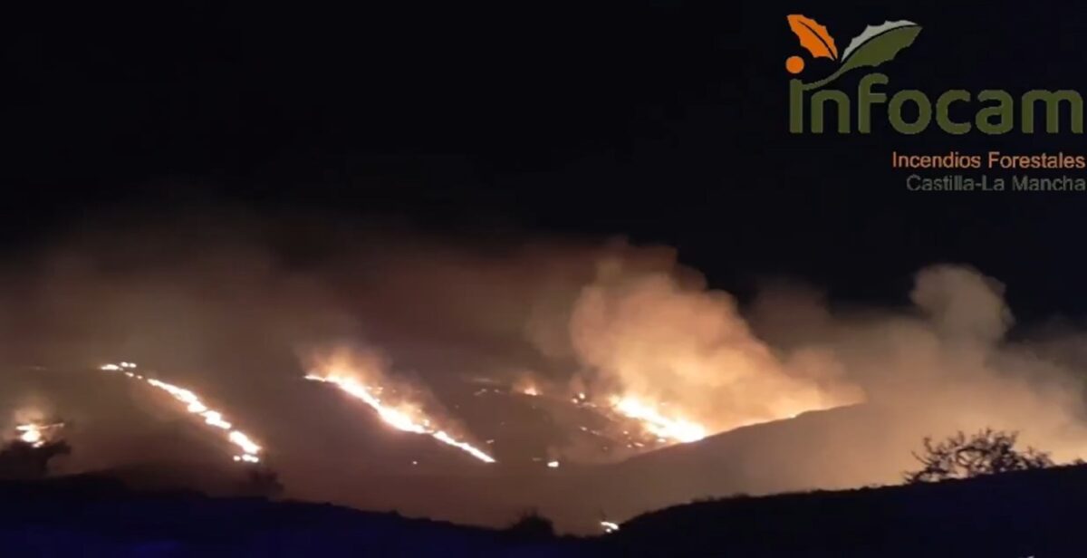 Extinguido el incendio forestal en Borox que obligó al confinamiento de una urbanización