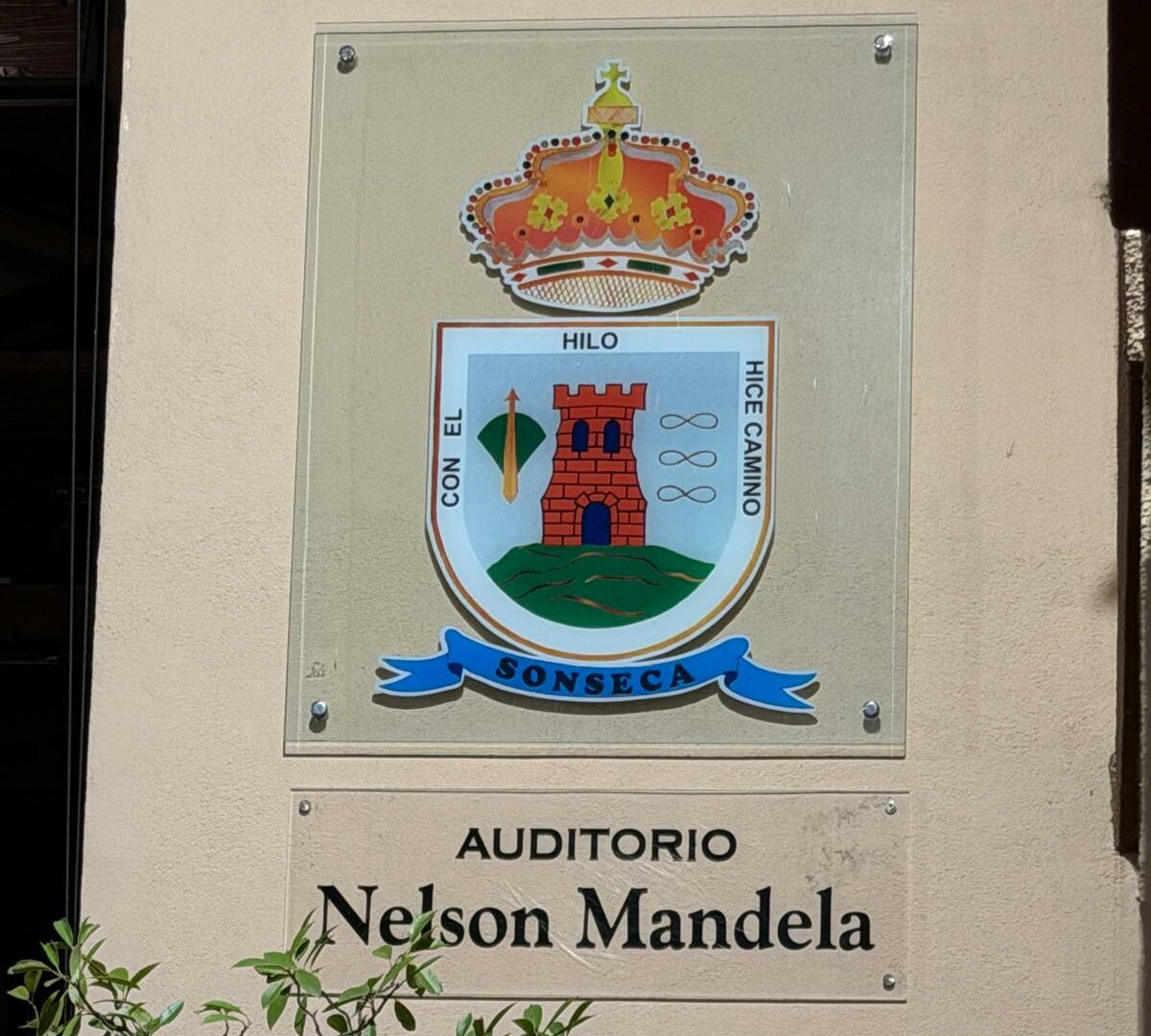 De Nelson Mandela a los Reyes Católicos: PP y Vox buscan rebautizar el auditorio de Sonseca entre críticas de la oposición