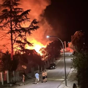 Un afectado por humo en dos incendios de vivienda en la urbanización Calalberche de Santa Cruz de Retamar