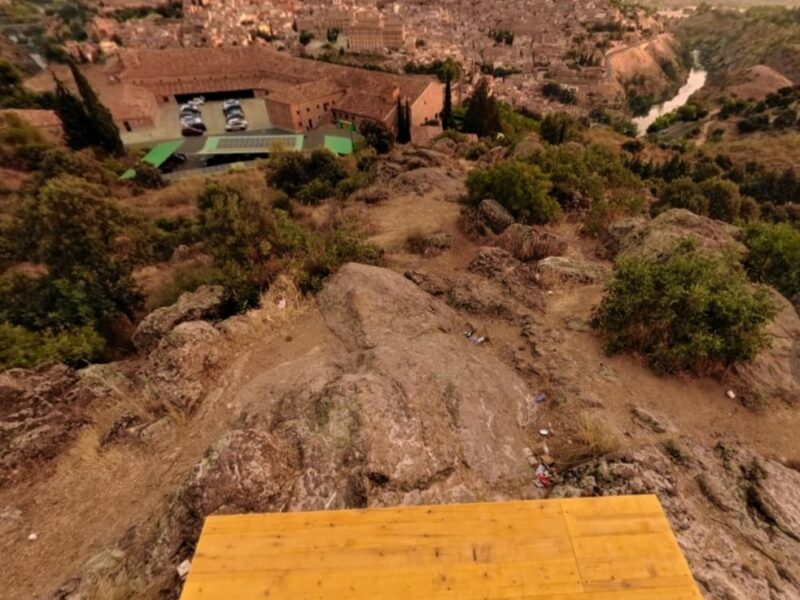 La polémica obra del Valle toma forma mientras se "acumula la basura" en el entorno
