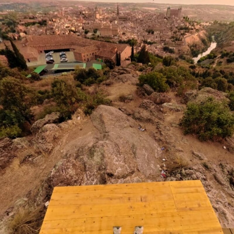 La polémica obra del Valle toma forma mientras se "acumula la basura" en el entorno