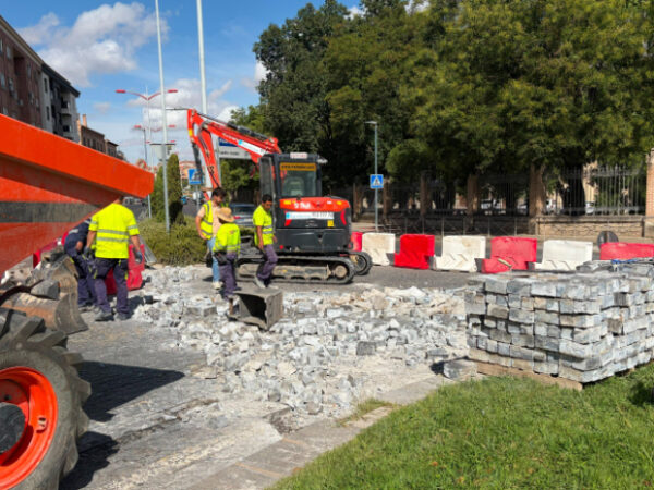 Comienzan las obras de renovación de calzadas y aceras de varias calles en el barrio de Santa Bárbara