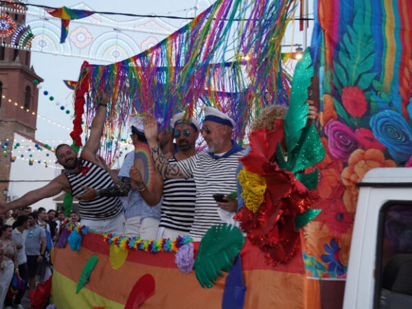 El Orgullo de Cazalegas atrae a 4.000 personas y se afianza entre los grandes eventos LGTBIQ+ rurales de la región