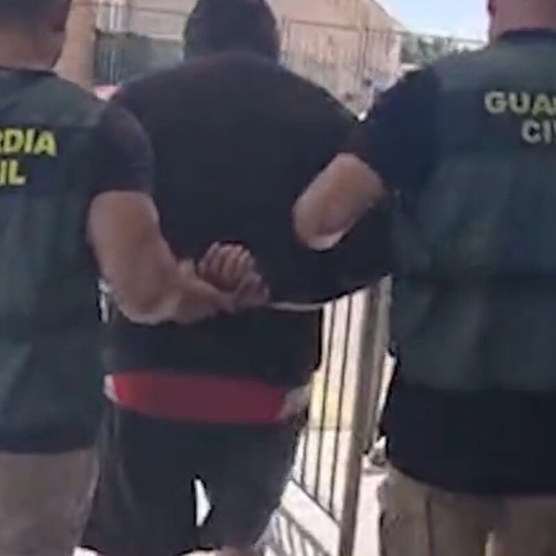 Detienen a un hombre por intento de homicidio de una vigilante en el Señorío Plaza tras investigar un robo en un instituto