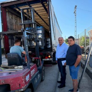 La Diputación reparte 19.800 litros de agua por la falta de abastecimiento en la Mancomunidad del Pusa