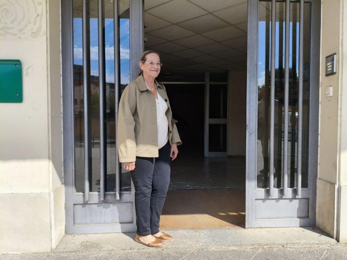 Persianas alineadas y colchones en el suelo para estudiar: Marisol vuelve al lugar donde se hizo enfermera