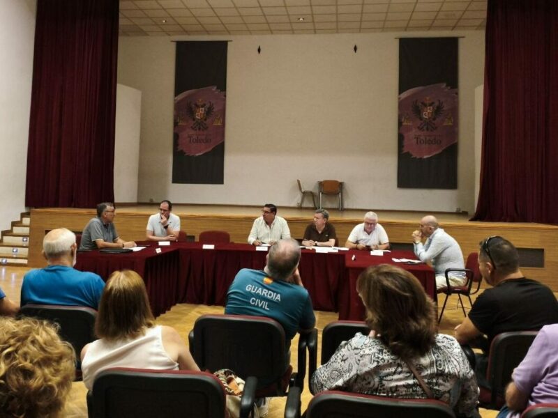 Los vecinos de Santa Bárbara reclaman soluciones a los microcortes de luz y al deterioro de los espacios públicos