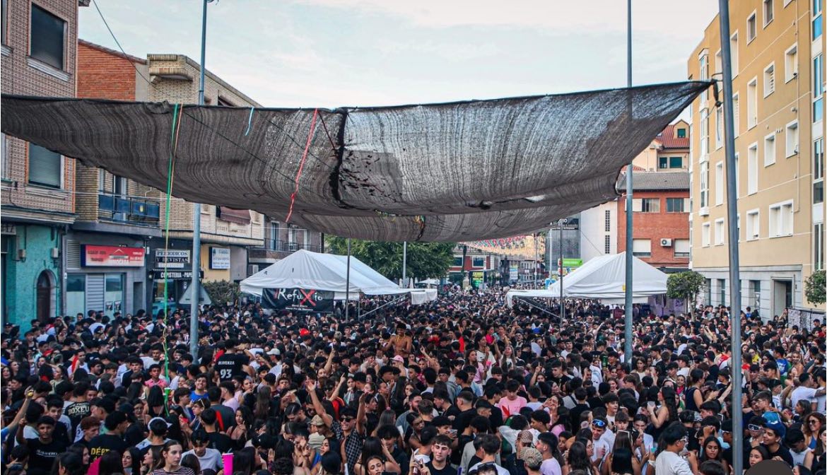 Polémica en las fiestas de la Sementera de Torrijos: insultos a Pedro Sánchez y comentarios "machistas" desde el escenario