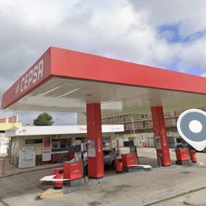 Atracan con armas blancas una gasolinera de Calera y Chozas y se llevan el dinero de la caja