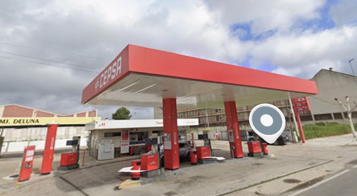 Atracan con armas blancas una gasolinera de Calera y Chozas y se llevan el dinero de la caja