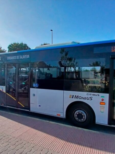 Los autobuses urbanos de Talavera estrenan la compra y recarga de bonos online