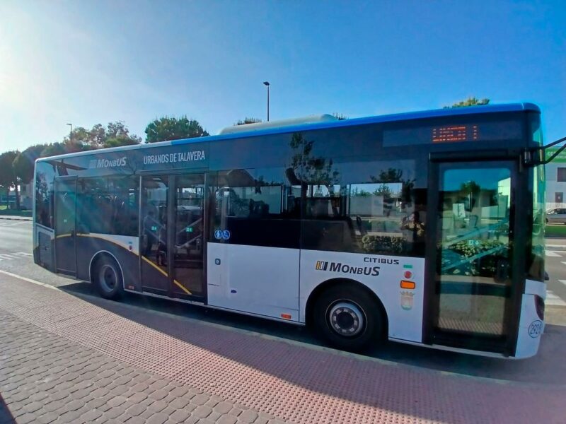 Los autobuses urbanos de Talavera estrenan la compra y recarga de bonos online