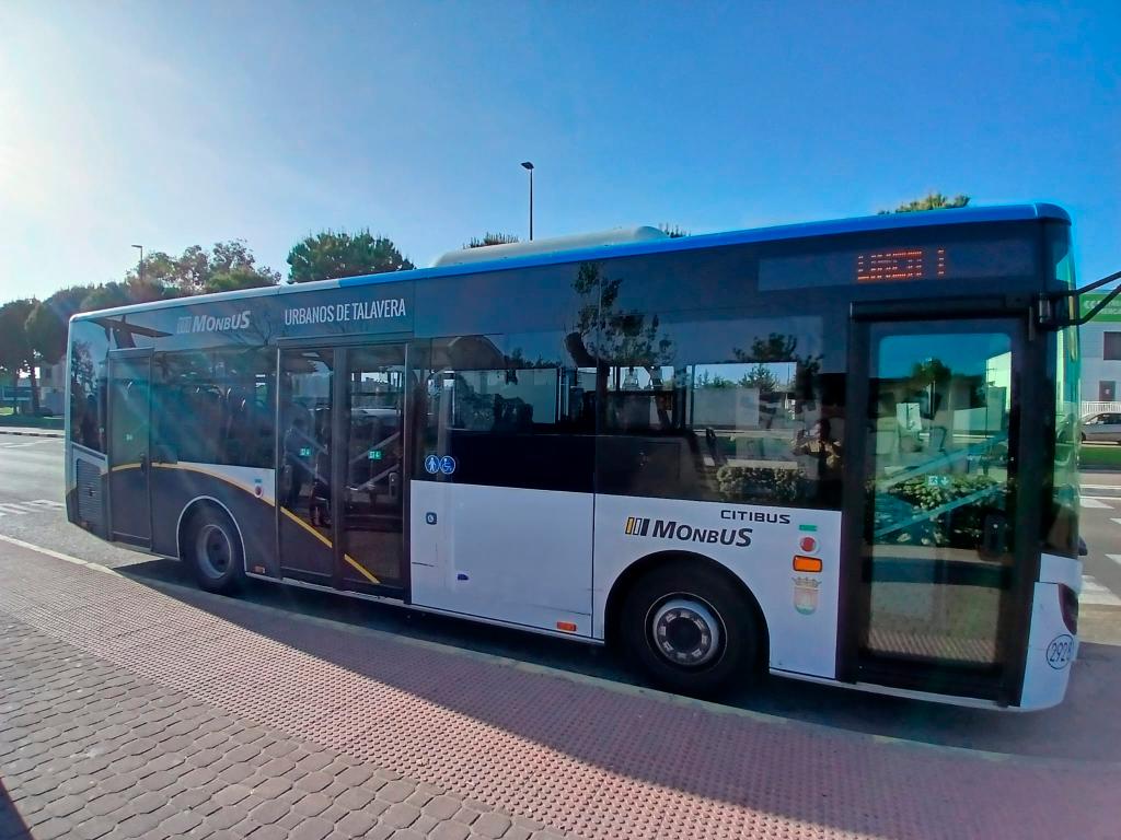 Los autobuses urbanos de Talavera estrenan la compra y recarga de bonos online