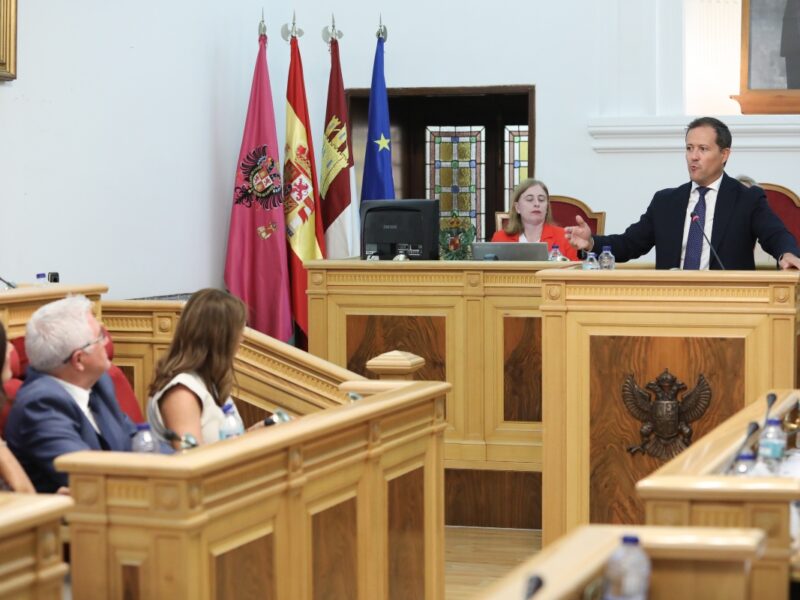 Velázquez acusa al PSOE de estar "poseído por el sanchismo" y "desaprovechar" su turno para hablar de Toledo