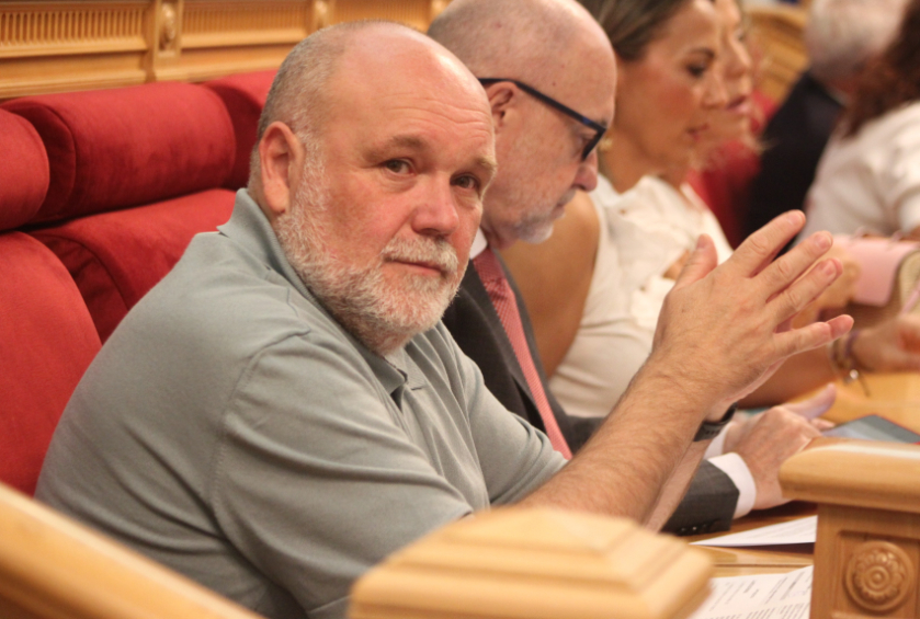 IU reclama paralizar las licencias de establecimientos hoteleros hasta no tener el nuevo Plan Especial del Casco