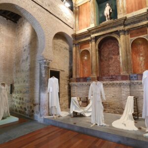 Historias tejidas en blanco: los vestidos de novia que custodian la memoria de Toledo