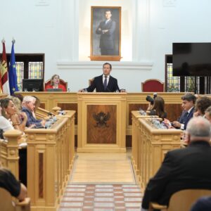Velázquez defiende su gestión para "sacar a Toledo de la parálisis" sin pronunciarse sobre bajar impuestos o el Valle