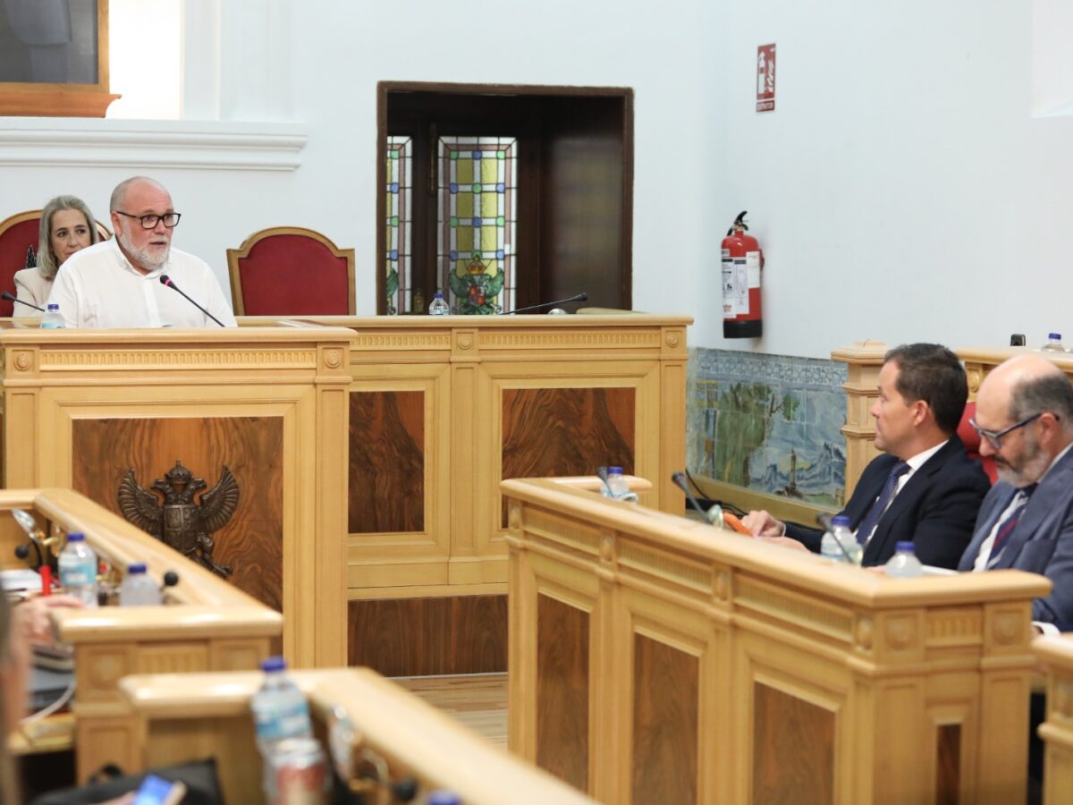IU acusa al alcalde de Toledo de olvidarse de la vivienda y los jóvenes: "Las fiestas están garantizadas, vuestro futuro no"