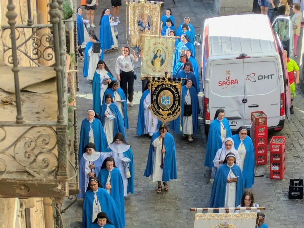 Devoción y logística se cruzan en las calles del Casco Histórico de Toledo