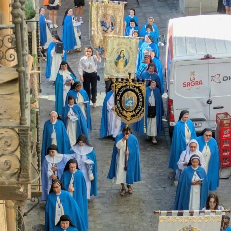 Devoción y logística se cruzan en las calles del Casco Histórico de Toledo