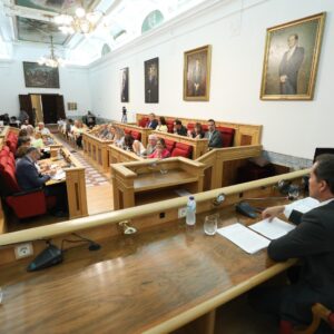El Debate de Toledo avala 29 de las 40 propuestas presentadas, 3 por unanimidad y solo 3 del PSOE