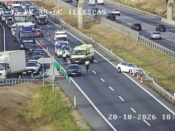 Dos personas heridas en una colisión entre dos turismos en la A-42 a la altura de Illescas