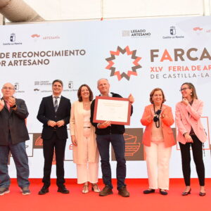 Farcama reconoce a tres artesanos toledanos y distingue el legado de Juan Antonio Escobar