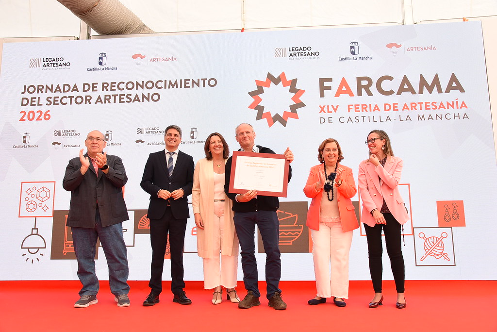 Farcama reconoce a tres artesanos toledanos y distingue el legado de Juan Antonio Escobar