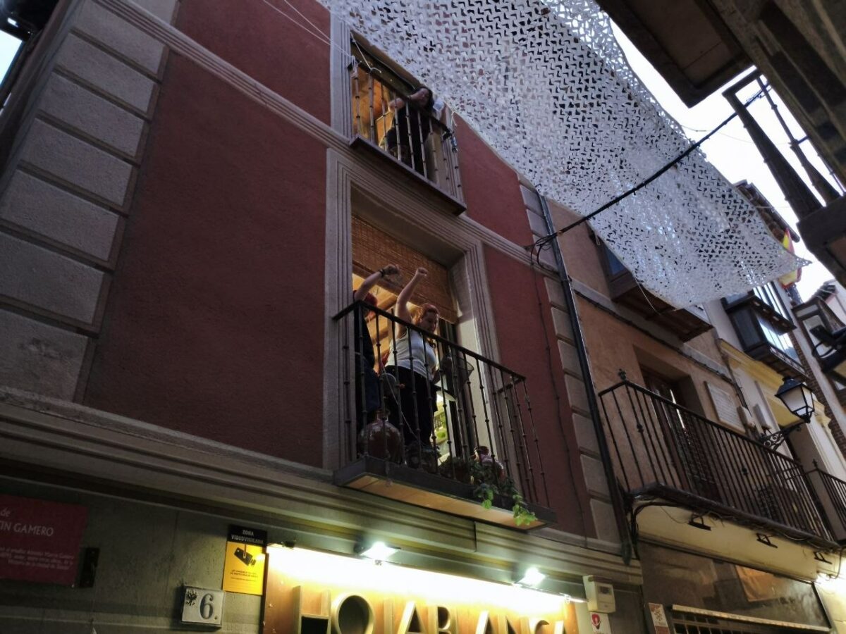"Hacia la huelga general": cacerolada en Toledo para seguir reivindicando el derecho a la vivienda