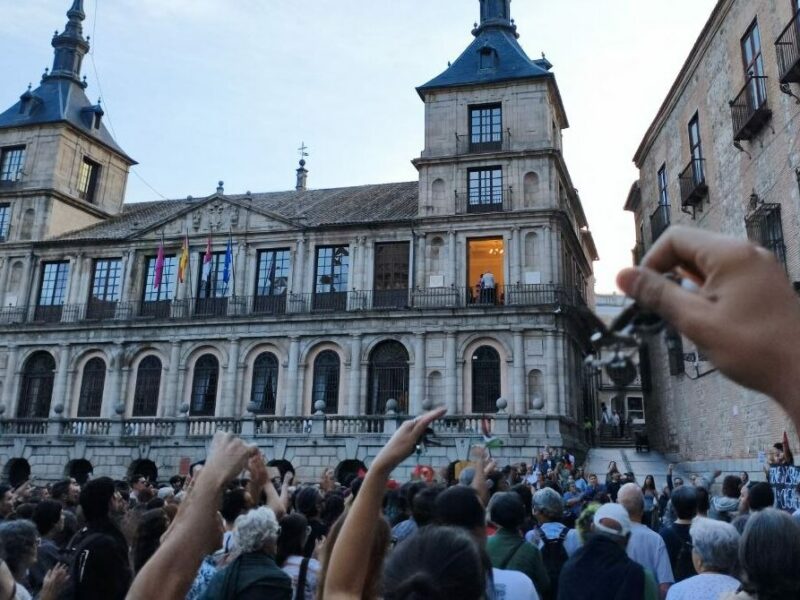 Toledo sale a la calle con la llave en la mano por el derecho a la vivienda: "No podemos más"