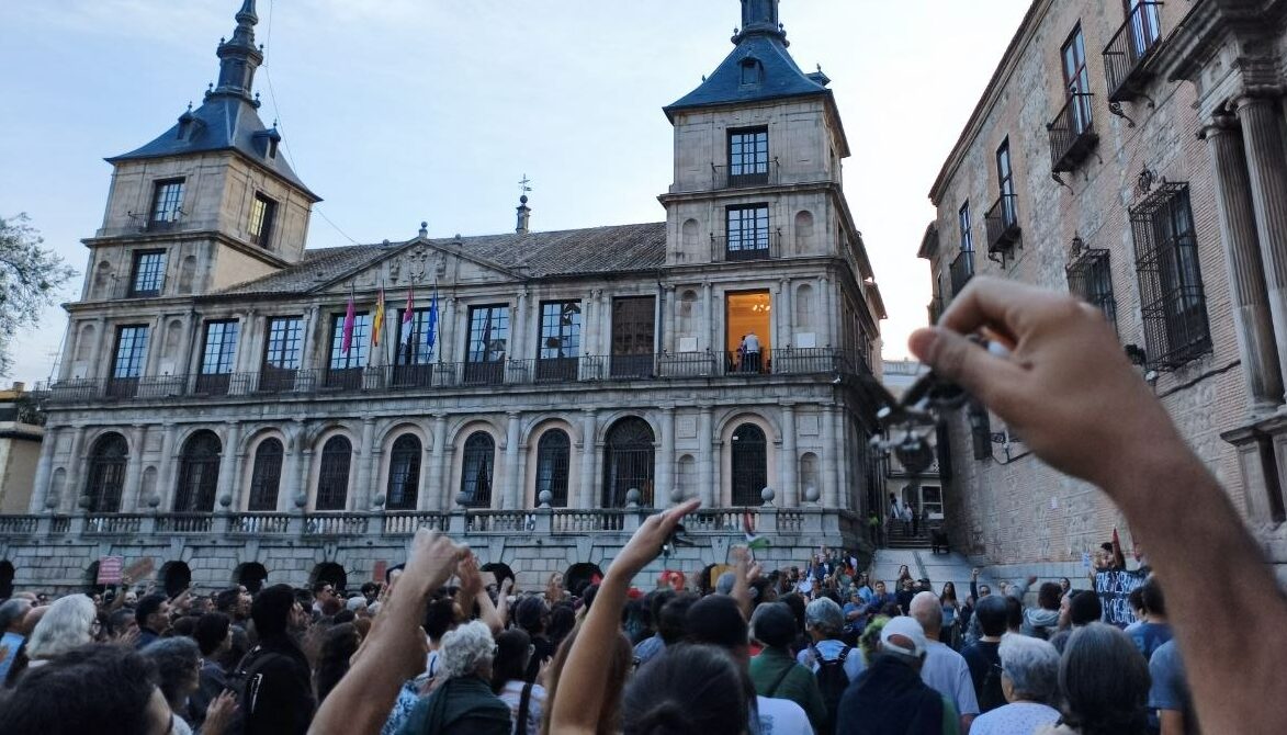 Toledo sale a la calle con la llave en la mano por el derecho a la vivienda: "No podemos más"
