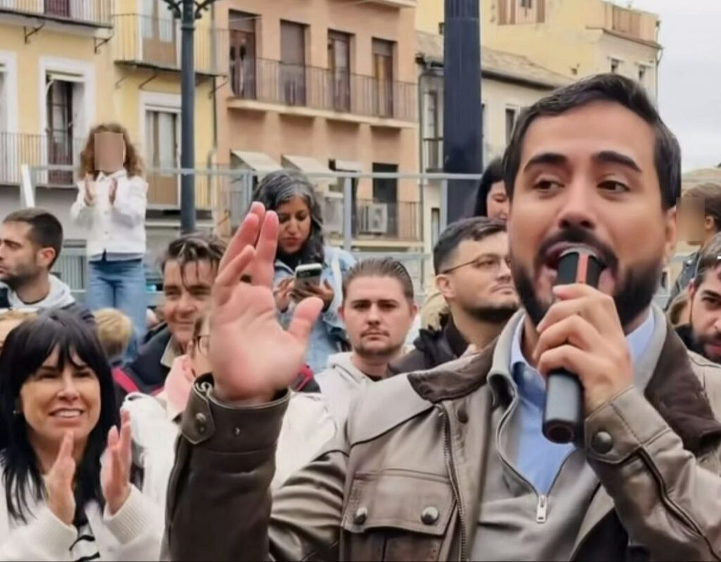 El ultra Alvise Pérez, ante decenas de personas en Zocodover: "Si esto sigue así, se prevén años de violencia"