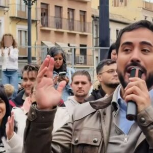 El ultra Alvise Pérez, ante decenas de personas en Zocodover: "Si esto sigue así, se prevén años de violencia"