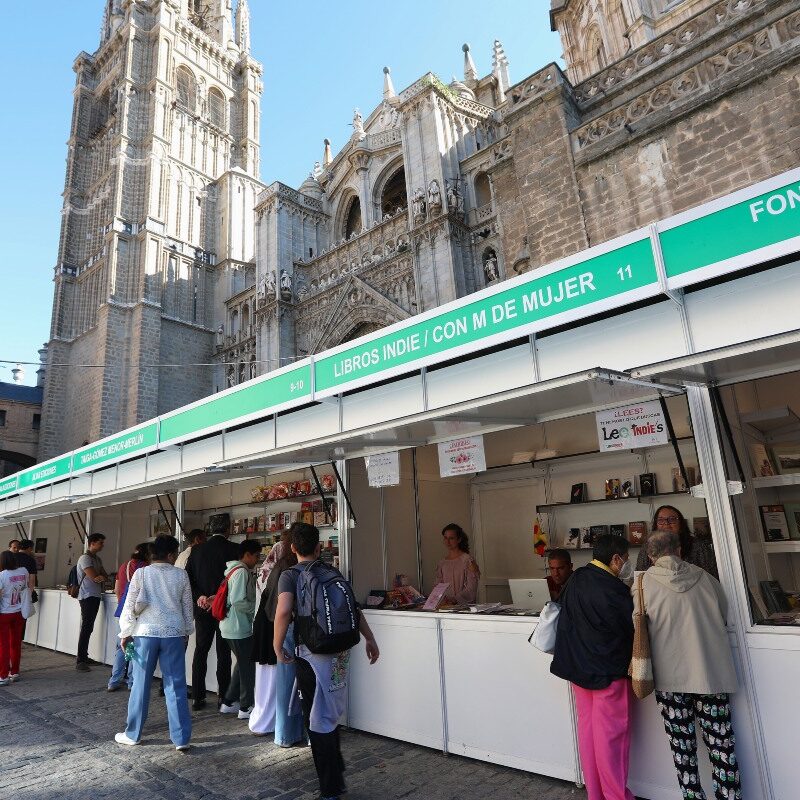 De la fantasía a la historia local: librerías y editoriales revelan sus imprescindibles en la Feria del Libro de Toledo 2026