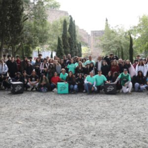 Cerca de un centenar de estudiantes toledanos recogen más de 140 kilos de basura de la ribera del río Tajo