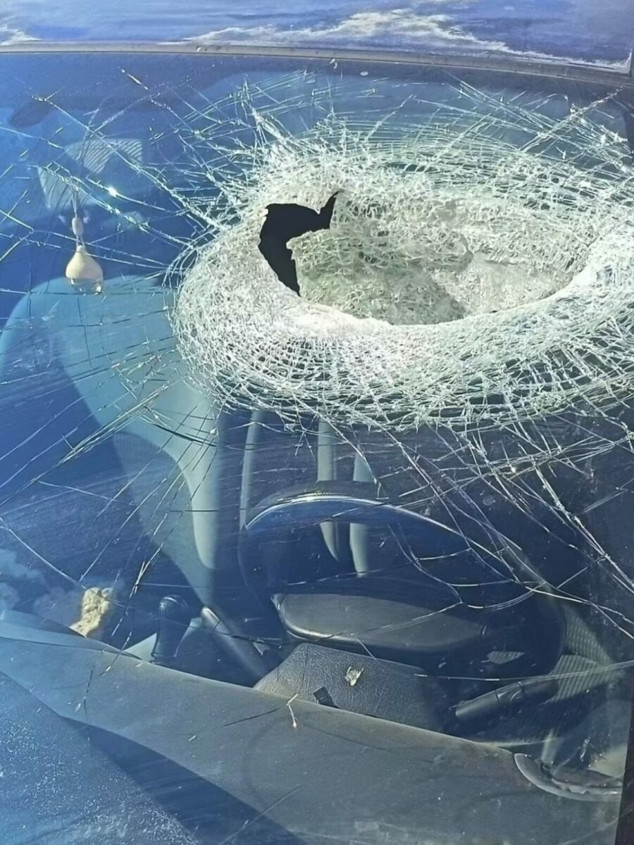 Investigan a un menor por arrojar una piedra desde un puente de la AP-41 en Yuncler y herir gravemente a un conductor