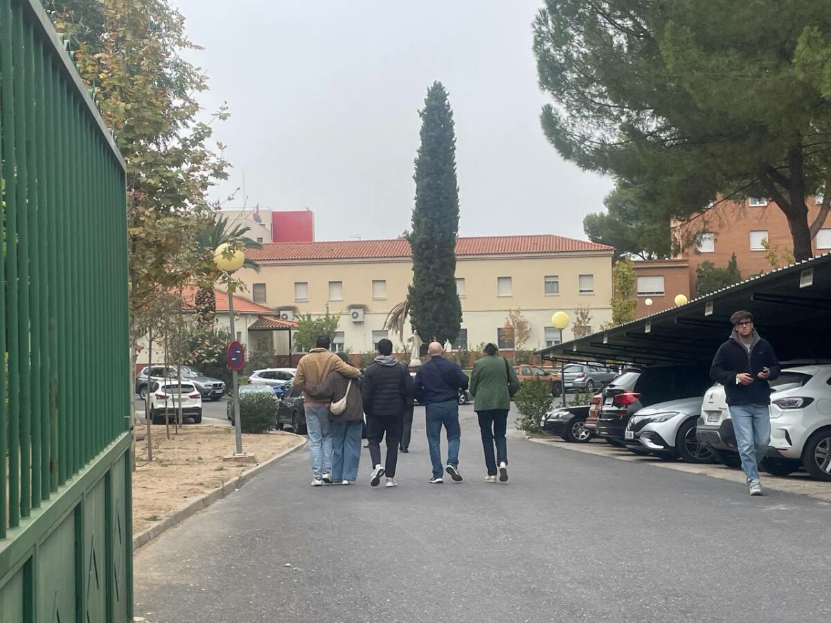 Mari Carmen, Manuel y Esther buscan a sus familiares en Toledo: "Tenemos esperanza"