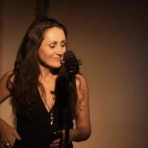 La cantante Clara Montes, entre los heridos del accidente en Urda: "Mi estado no reviste peligro"