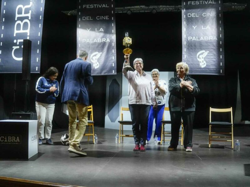 CiBRA premia a las pioneras del fútbol femenino que abrieron camino en España: "Nos prohibieron todo"