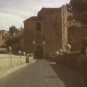 El puente de San Martín con tráfico y el Alcázar en reconstrucción: imágenes de una grabación inédita en Toledo en 1965