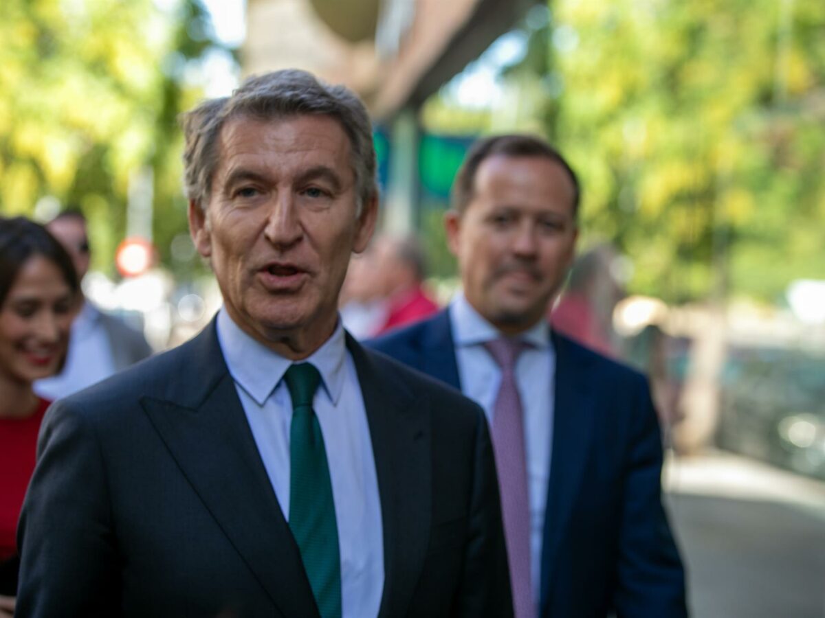 Feijóo califica de "desahucio" la salida de 75 familias del cuartel de Toledo y Sabrido le acusa de utilizarlas electoralmente