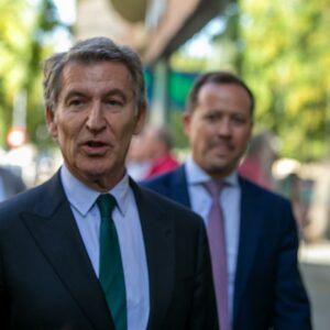 Feijóo califica de "desahucio" la salida de 75 familias del cuartel de Toledo y Sabrido le acusa de utilizarlas electoralmente